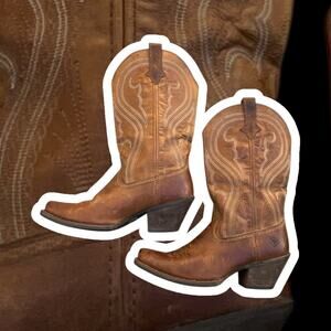 Brown ariat cowboy boots